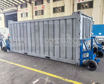 輪式集裝箱搬運(yùn)車(chē)使用案例一